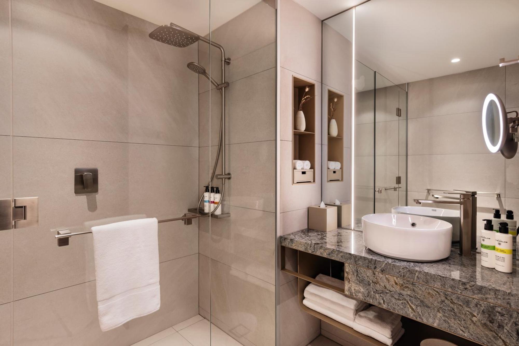 Отель Pullman Auckland Airport Экстерьер фото