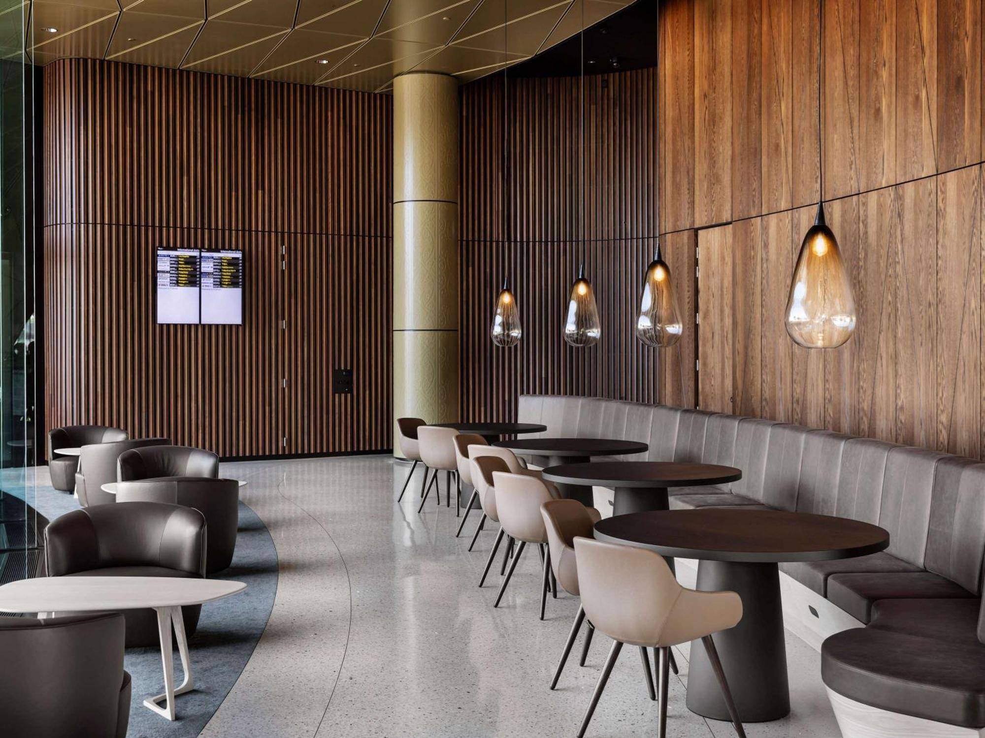 Отель Pullman Auckland Airport Экстерьер фото The lounge at London Heathrow Airport