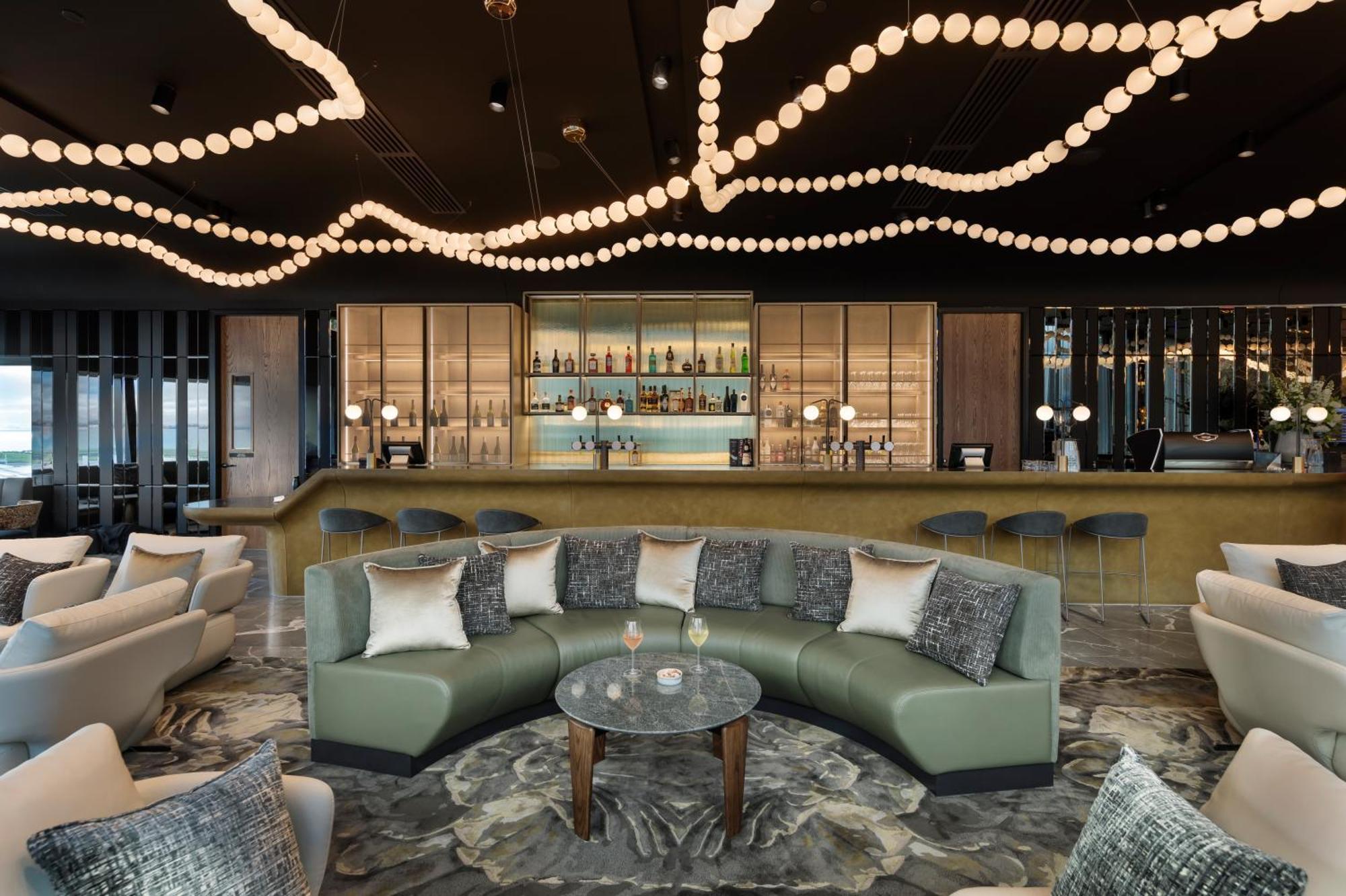 Отель Pullman Auckland Airport Экстерьер фото The bar at the 101 lounge